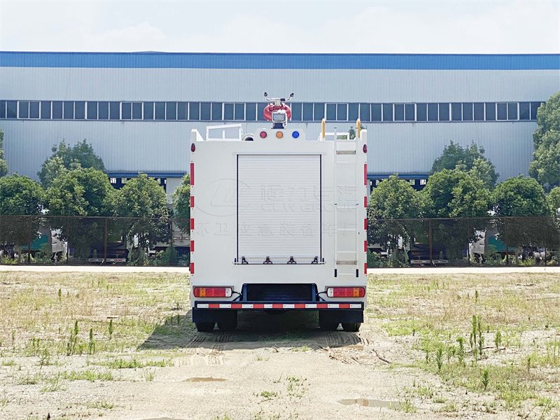 🚒 消防车大揭秘：城市里的"红色守护神"到底有多硬核？